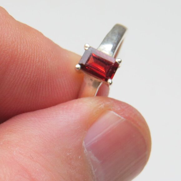 *925 Sterling Silver Genuine Garnet Ring
